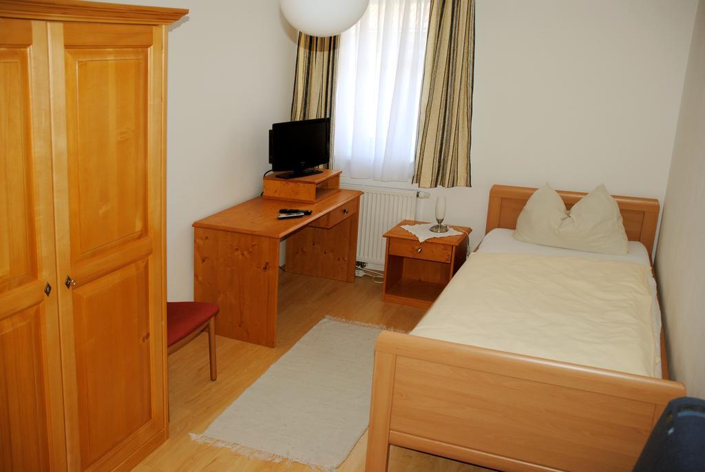 Pension Hiesel-Villa Untersbergblick Anthering Ruang foto