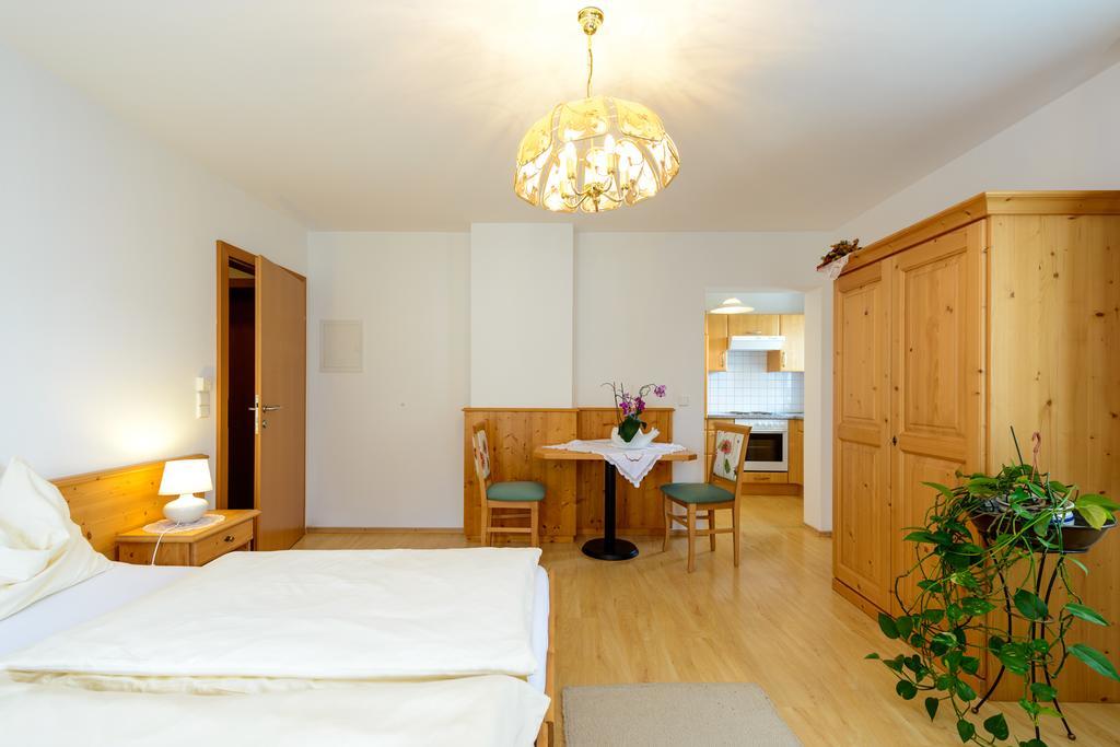 Pension Hiesel-Villa Untersbergblick Anthering Ruang foto