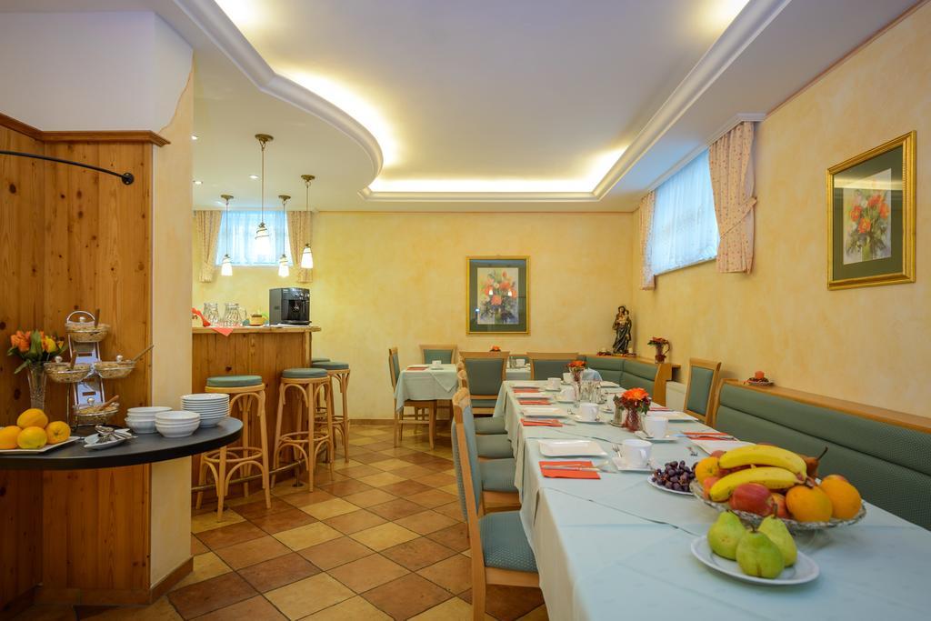 Pension Hiesel-Villa Untersbergblick Anthering Ruang foto