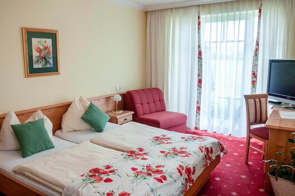 Pension Hiesel-Villa Untersbergblick Anthering Bagian luar foto