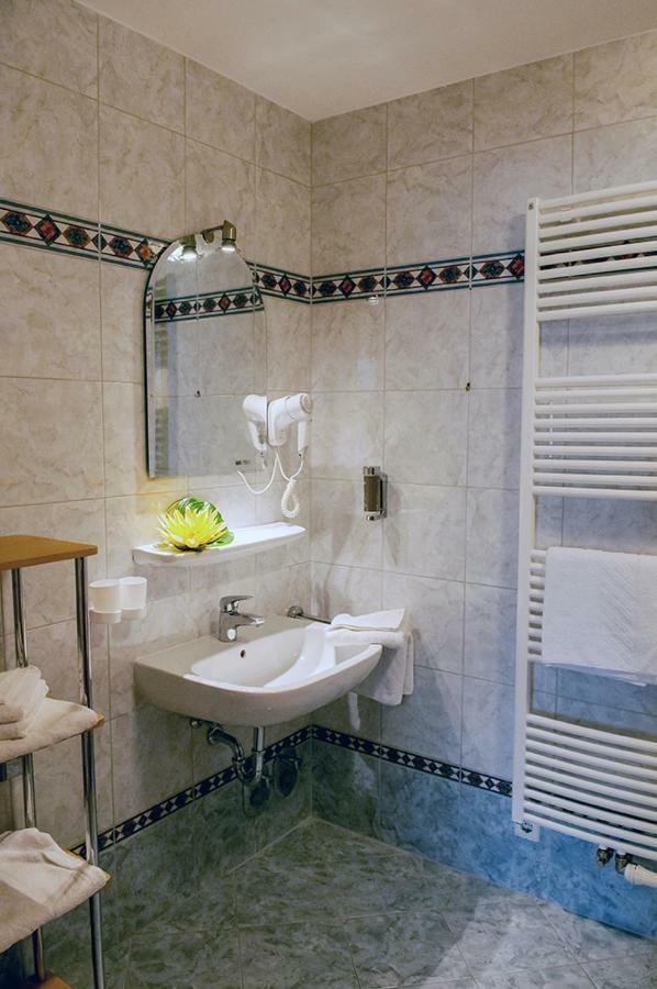 Pension Hiesel-Villa Untersbergblick Anthering Bagian luar foto