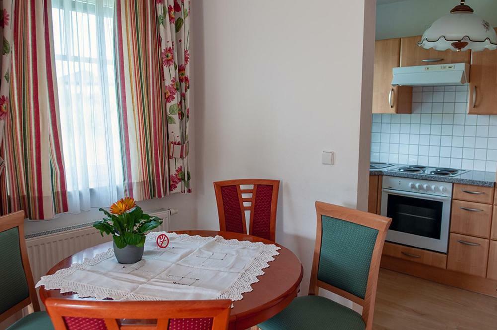 Pension Hiesel-Villa Untersbergblick Anthering Bagian luar foto
