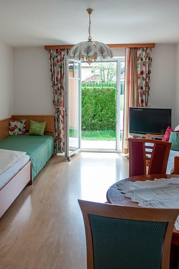 Pension Hiesel-Villa Untersbergblick Anthering Bagian luar foto
