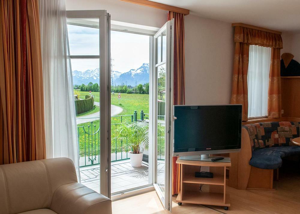 Pension Hiesel-Villa Untersbergblick Anthering Bagian luar foto