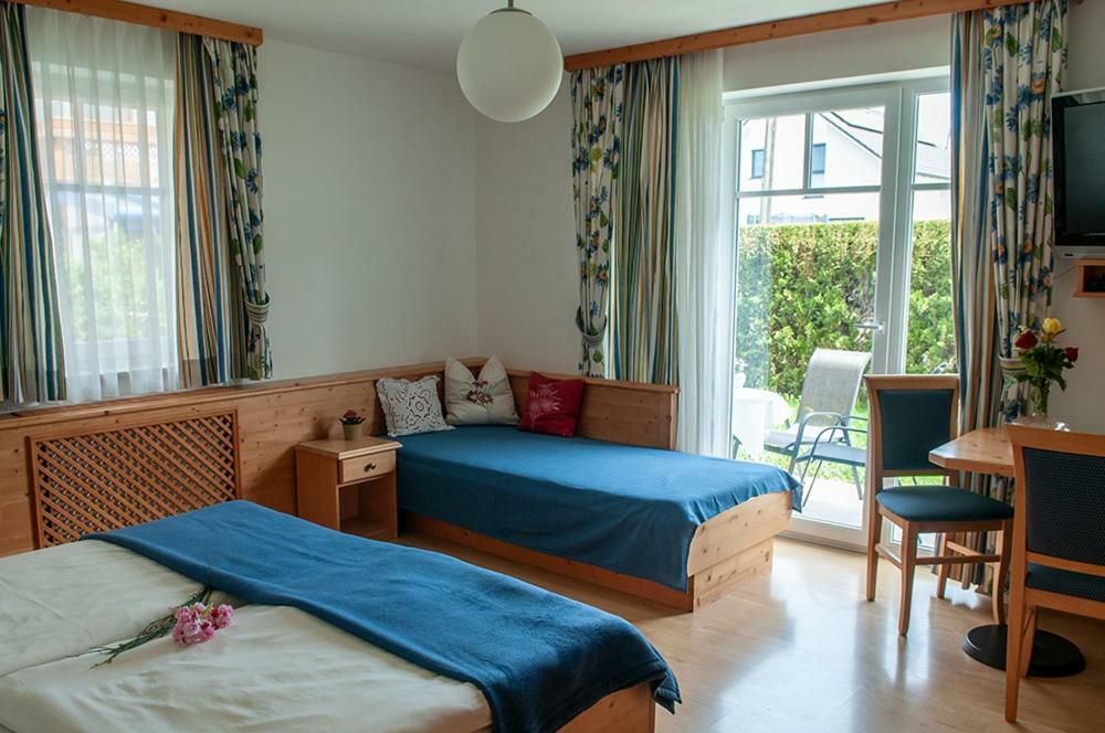 Pension Hiesel-Villa Untersbergblick Anthering Bagian luar foto