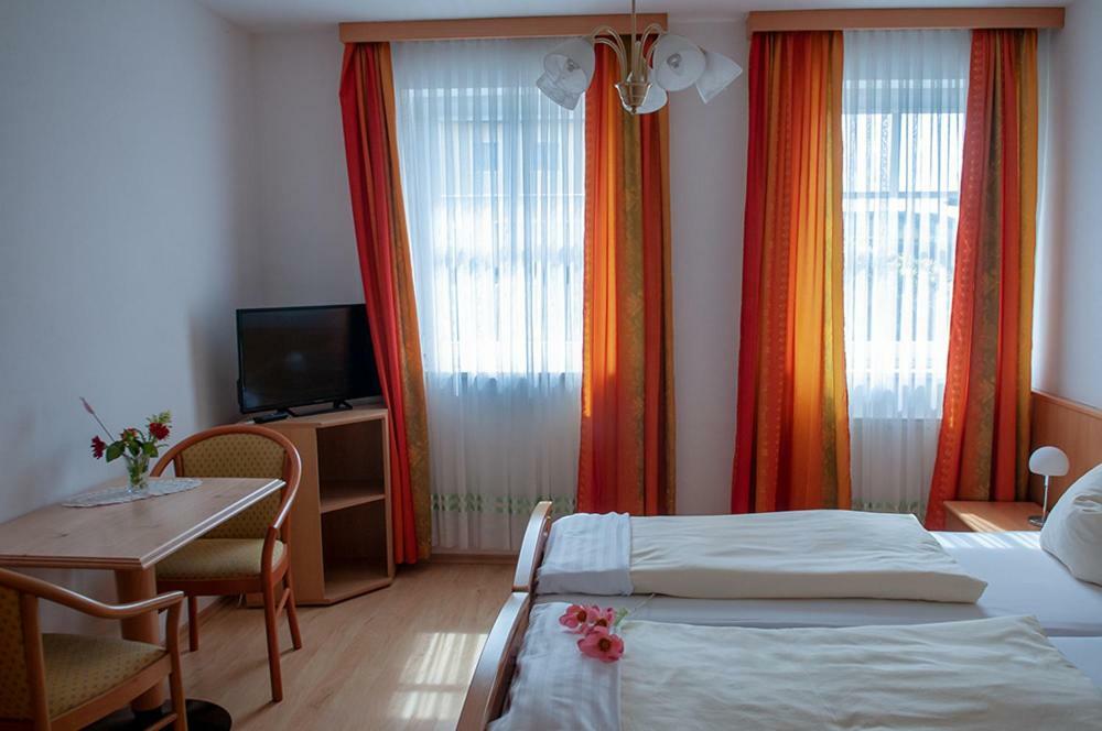 Pension Hiesel-Villa Untersbergblick Anthering Bagian luar foto