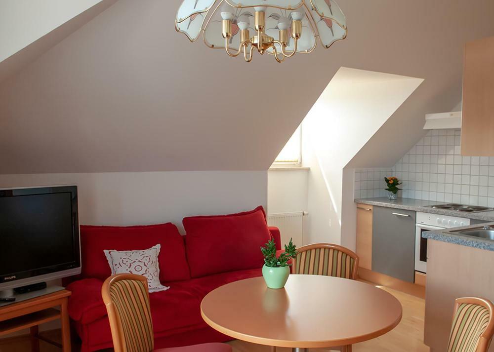 Pension Hiesel-Villa Untersbergblick Anthering Bagian luar foto