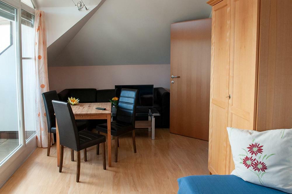 Pension Hiesel-Villa Untersbergblick Anthering Bagian luar foto